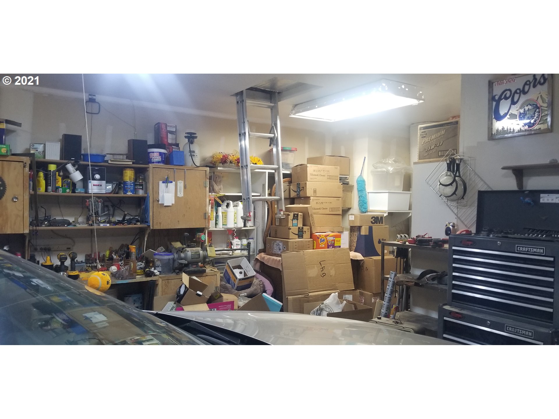 335 Southeast 3rd Street Irrigon, OR 97844 - Photo 21 of 29 a living room with lots of furniture and a flat screen tv