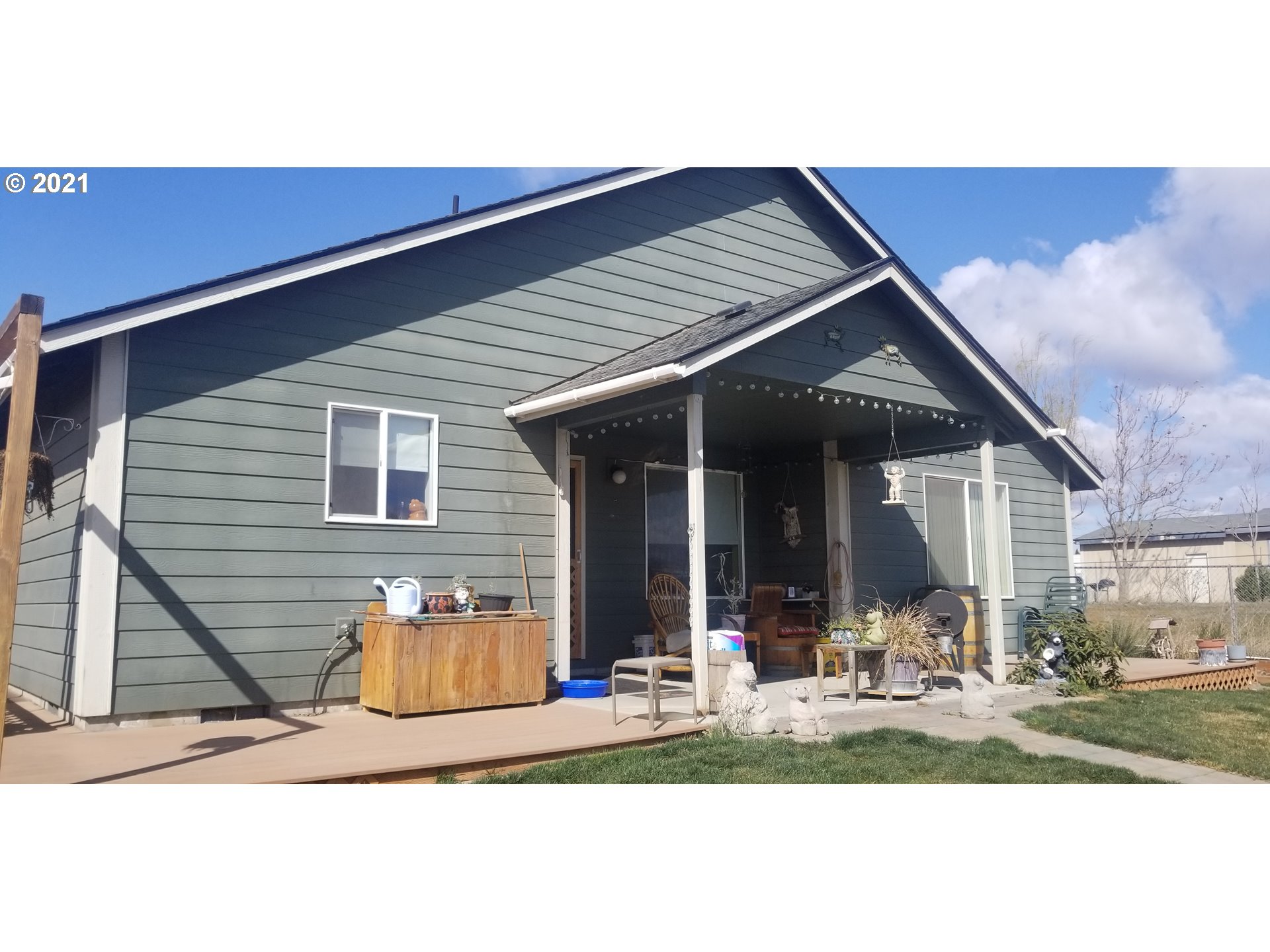 335 Southeast 3rd Street Irrigon, OR 97844 - Photo 22 of 29 a view of a house with sink