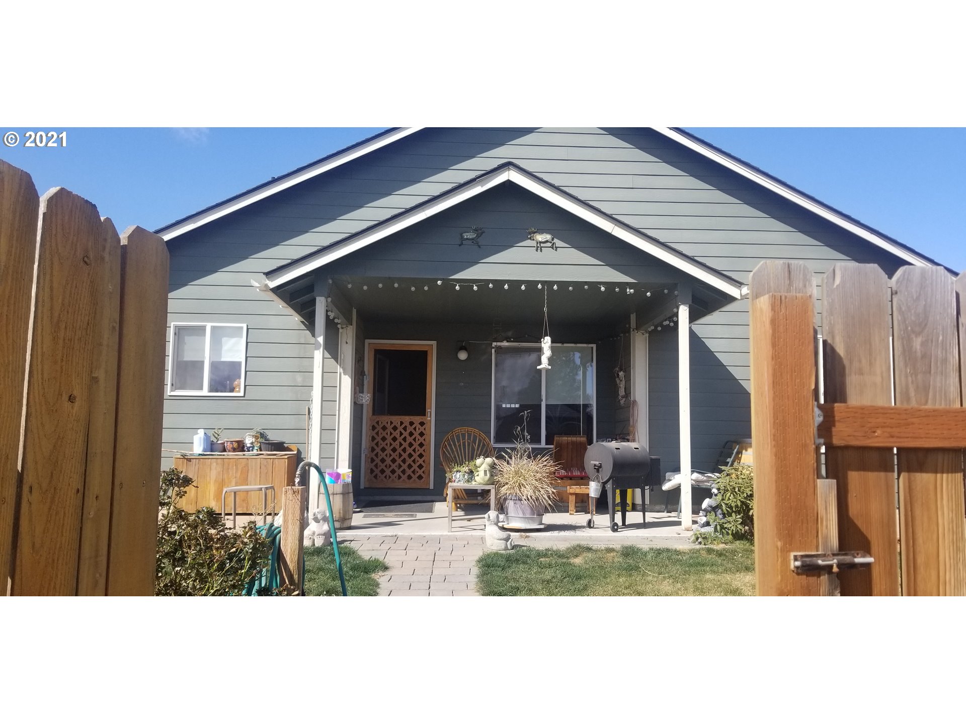 335 Southeast 3rd Street Irrigon, OR 97844 - Photo 23 of 29 a view front of house with outdoor space