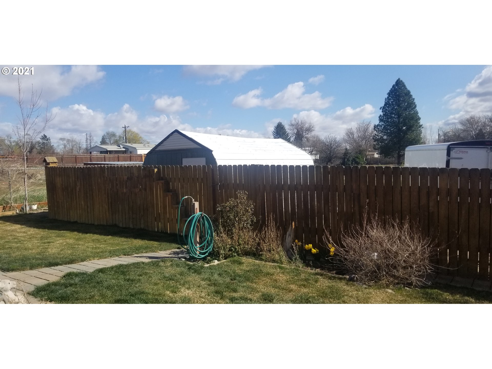 335 Southeast 3rd Street Irrigon, OR 97844 - Photo 25 of 29 a view of a backyard with a garden