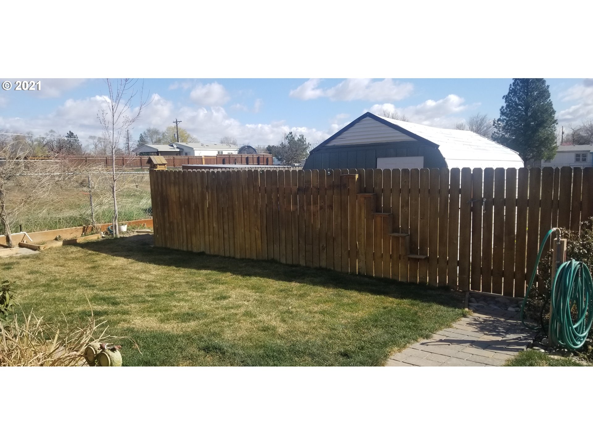 335 Southeast 3rd Street Irrigon, OR 97844 - Photo 26 of 29 a view of outdoor space and yard