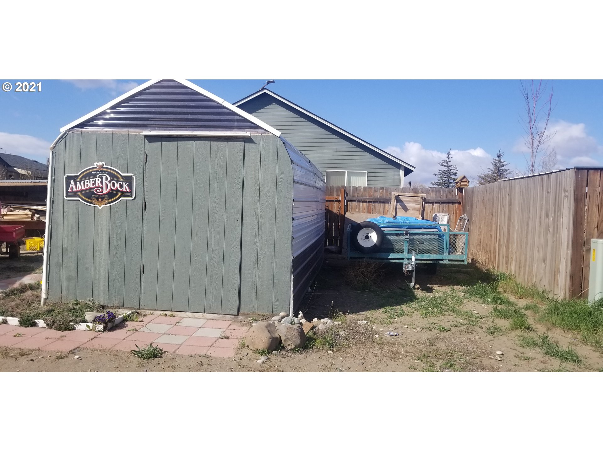 335 Southeast 3rd Street Irrigon, OR 97844 - Photo 29 of 29 a front view of a house