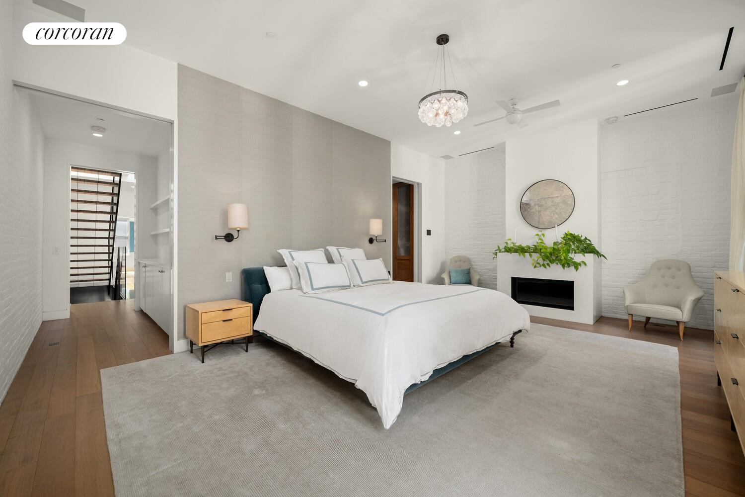 19 Jay Street Manhattan, NY 10013 - Photo 9 of 32 a bedroom with a bed and windows