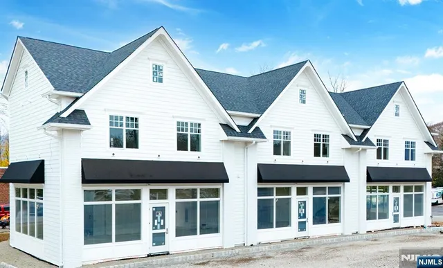 $3,497 | 445 Ramapo Valley Road, Unit 1, Oakland, NJ 07436