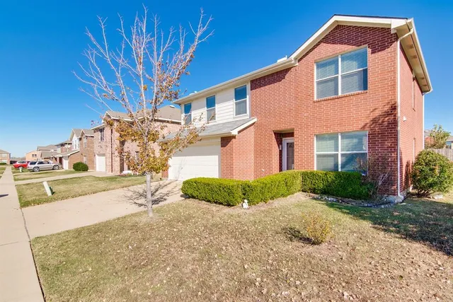 $2,100 | 8211 Leaning Oak Court, Arlington, TX 76002