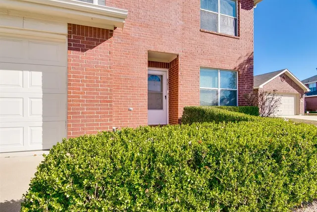 $2,100 | 8211 Leaning Oak Court, Arlington, TX 76002