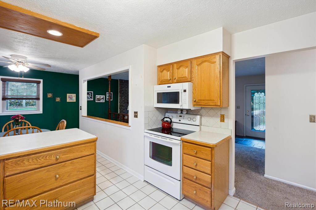 2876 Byron Road Howell, MI 48855 - Photo 6 of 31