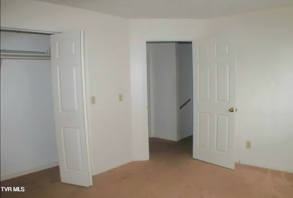 $1,300 | 661 North Holston River Drive, Unit 4, Kingsport, TN 37660