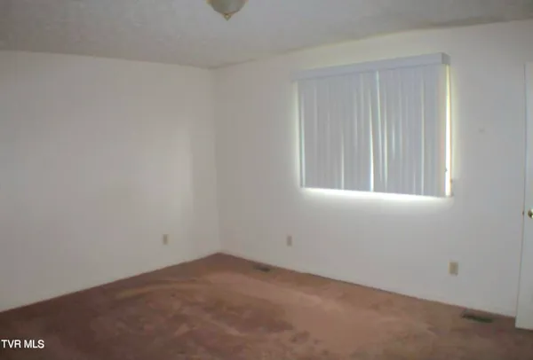 $1,300 | 661 North Holston River Drive, Unit 4, Kingsport, TN 37660