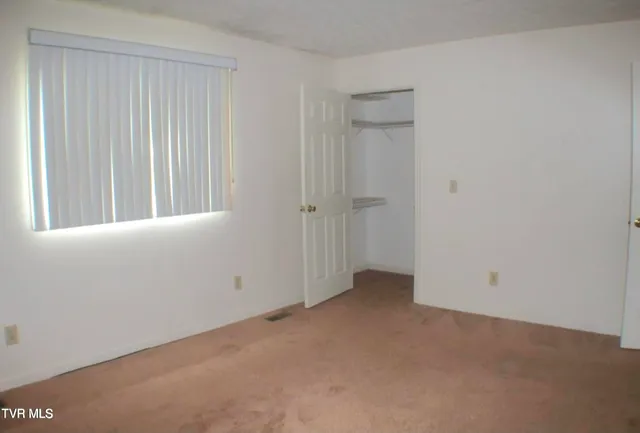 $1,200 | 661 North Holston River Drive, Unit 4, Kingsport, TN 37660