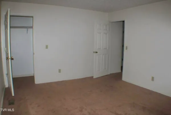 $1,300 | 661 North Holston River Drive, Unit 4, Kingsport, TN 37660