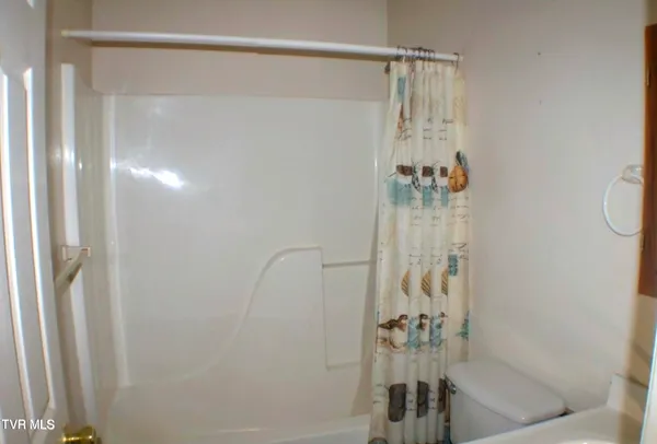 $1,300 | 661 North Holston River Drive, Unit 4, Kingsport, TN 37660