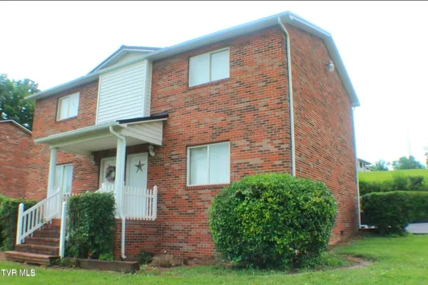 $1,300 | 661 North Holston River Drive, Unit 4, Kingsport, TN 37660