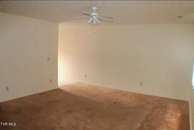 $1,200 | 661 North Holston River Drive, Unit 4, Kingsport, TN 37660