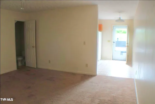 $1,300 | 661 North Holston River Drive, Unit 4, Kingsport, TN 37660