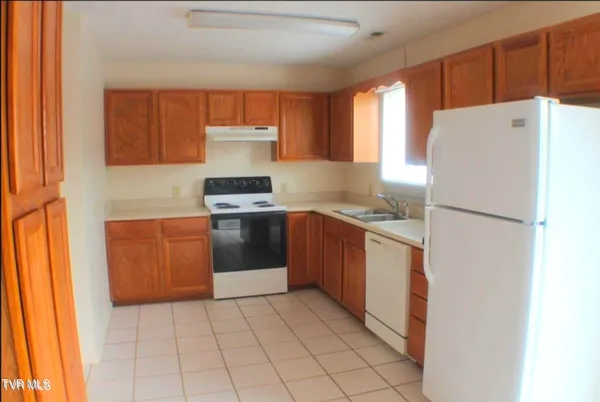 $1,300 | 661 North Holston River Drive, Unit 4, Kingsport, TN 37660