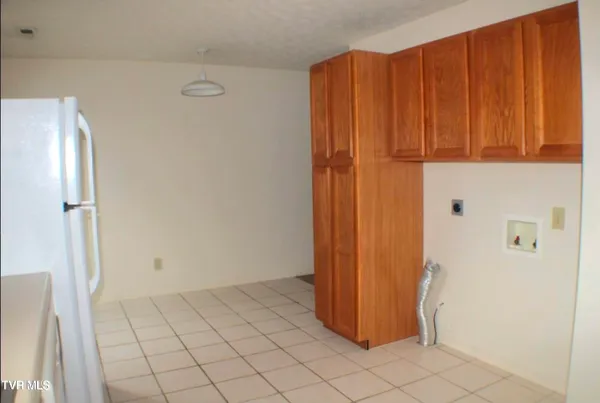 $1,300 | 661 North Holston River Drive, Unit 4, Kingsport, TN 37660