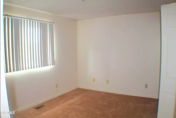 $1,300 | 661 North Holston River Drive, Unit 4, Kingsport, TN 37660