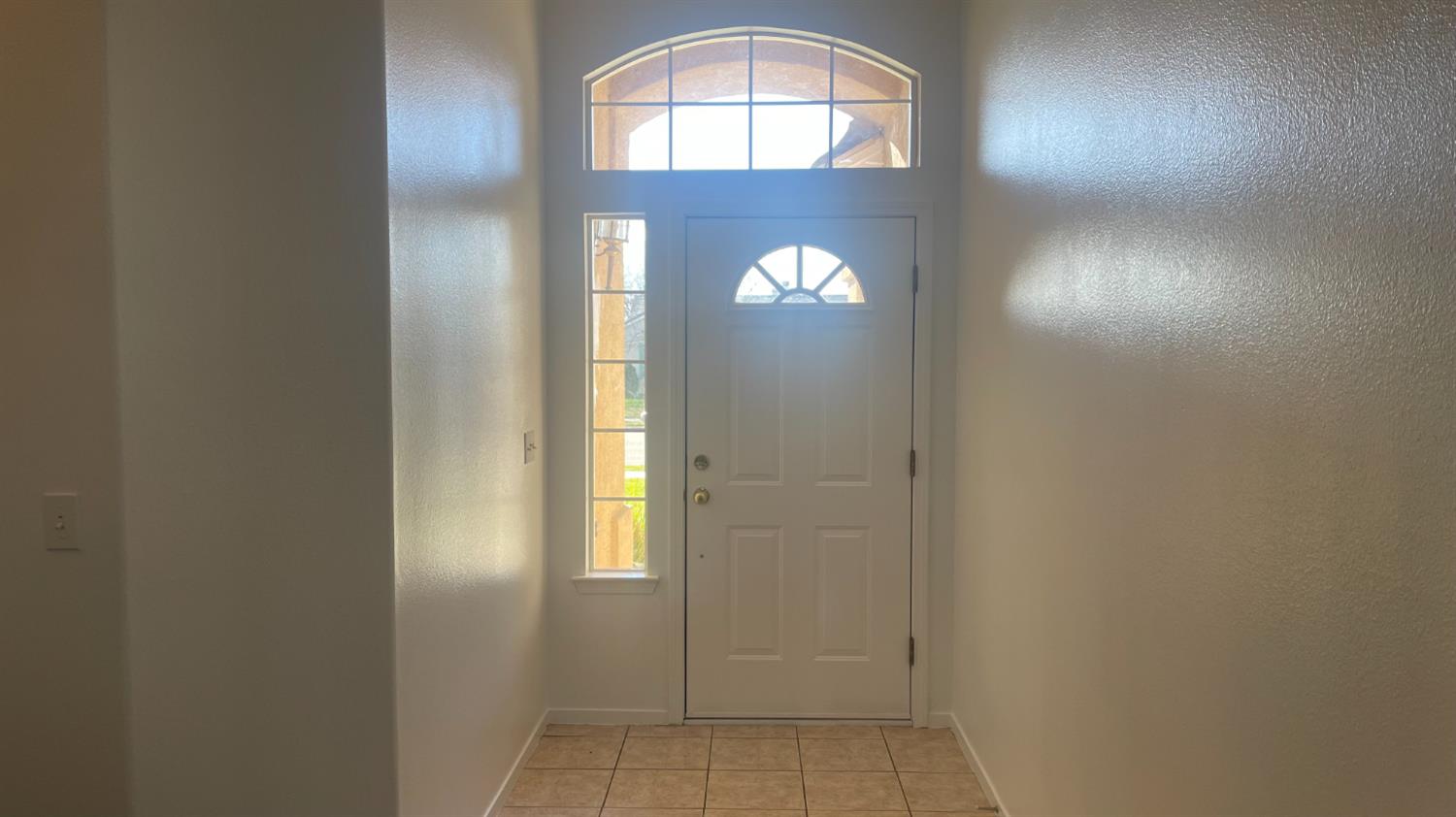 1400 Bay Street Lemoore, CA 93245 - Photo 18 of 21 an empty room with a hallway and a mirror