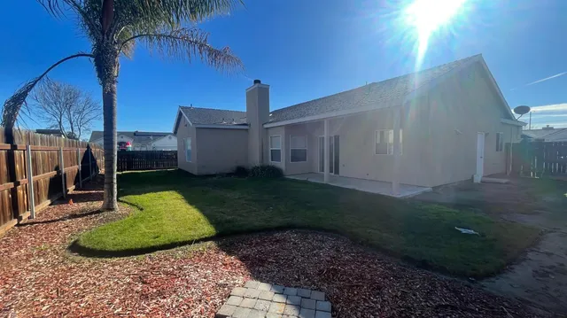 $2,200 | 1400 Bay Street, Lemoore, CA 93245