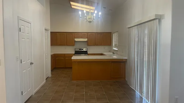 $2,200 | 1400 Bay Street, Lemoore, CA 93245