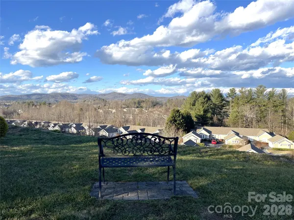 $435,500 | 53 Barn Owl Way, Hendersonville, NC 28792