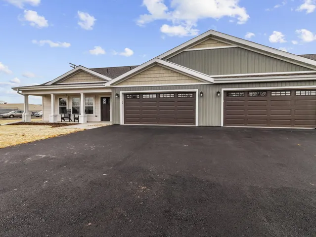 $369,900 | 1601 Wildlife Drive, Unit 2, Kewaskum, WI 53040
