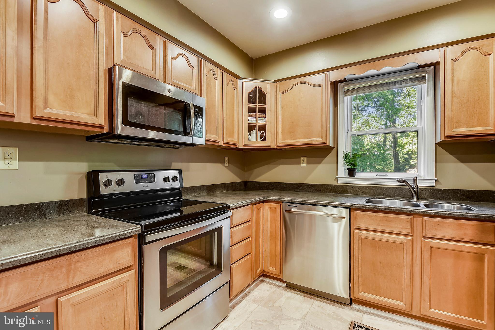 6501 Highbridge Road Bowie, MD 20720 - Photo 10 of 33 Renovated kitchen!