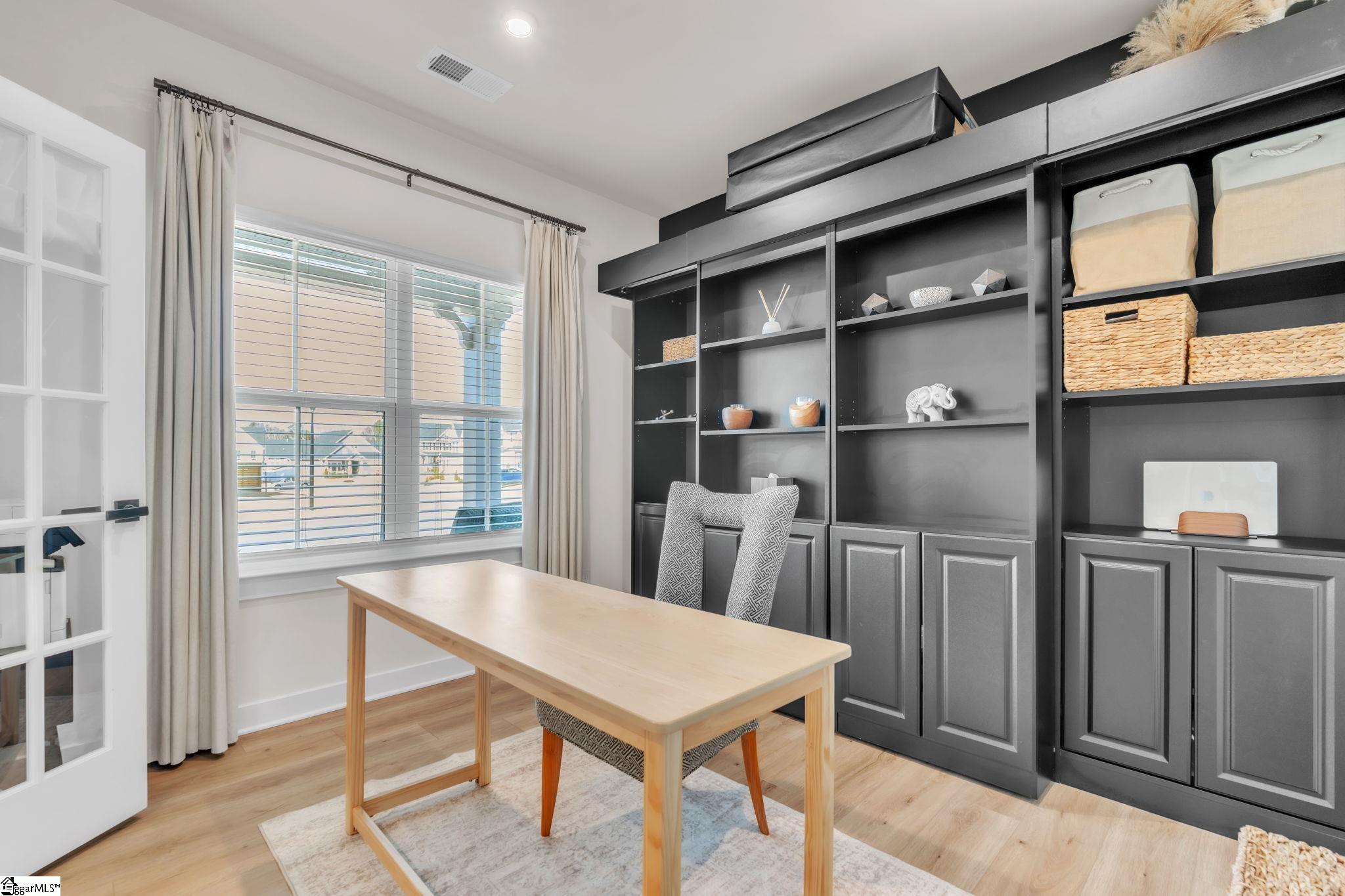 401 Aztec Court Greenville, SC 29607 - Photo 12 of 48