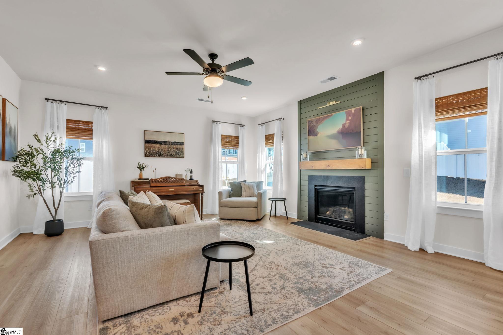 401 Aztec Court Greenville, SC 29607 - Photo 4 of 48