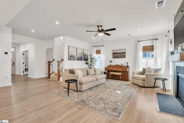 $3,000 | 401 Aztec Court, Greenville, SC 29607