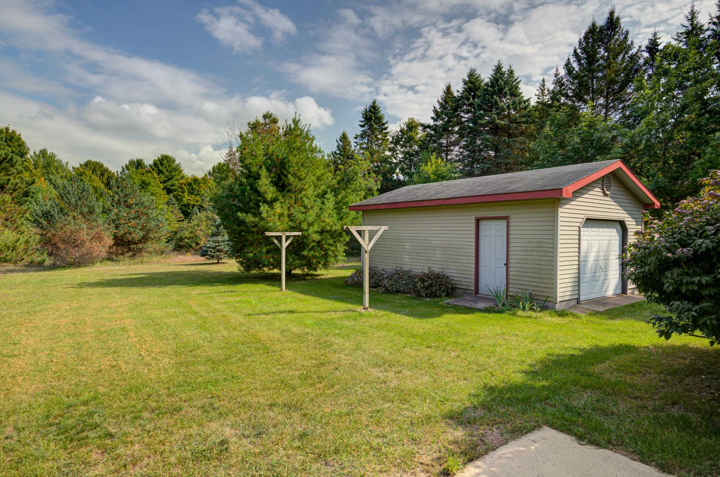 2450 West Long Lake Road Traverse City, MI 49685 - Photo 20 of 30 1938893-90236655-2c91-4021-b2a9-d6330f34cf3a.JPG