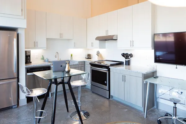 $1,299 | 830 North Zang Boulevard, Unit 1306, Dallas, TX 75208