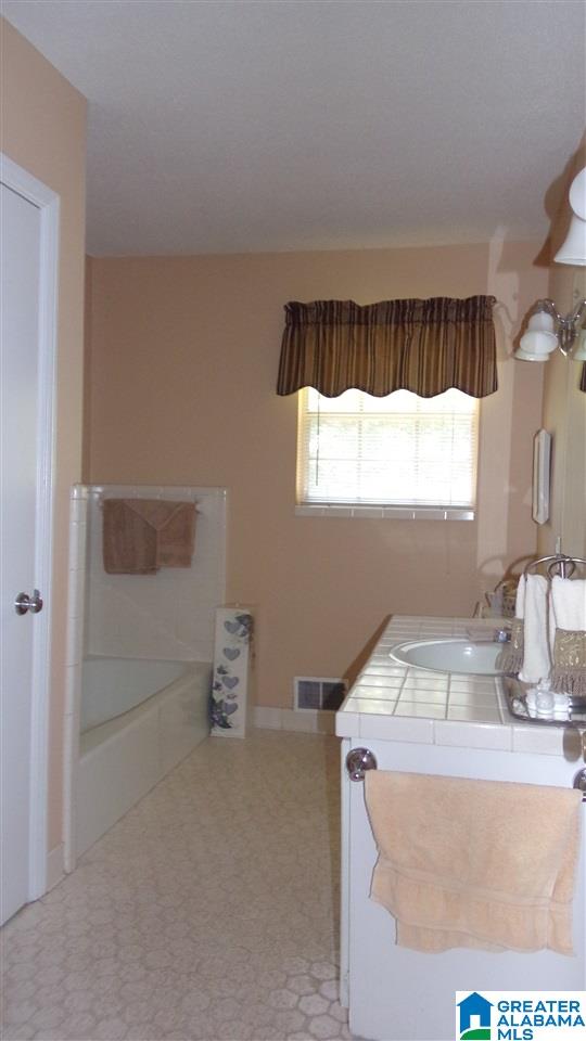 3838 Parkwood Road Bessemer, AL 35022 - Photo 15 of 27