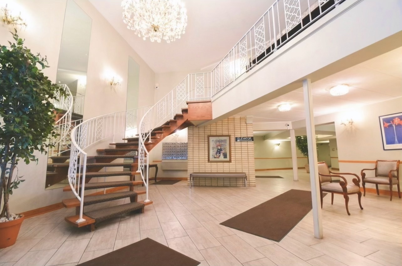 9820 South Pulaski Road, Unit 213 Oak Lawn, IL 60453 - Photo 16 of 18 a view of an entryway with seating area