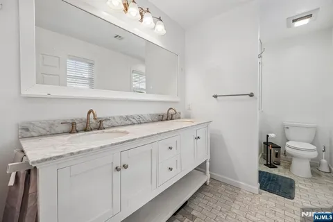 $775,000 | 73 Forest Place, Rochelle Park, NJ 07662