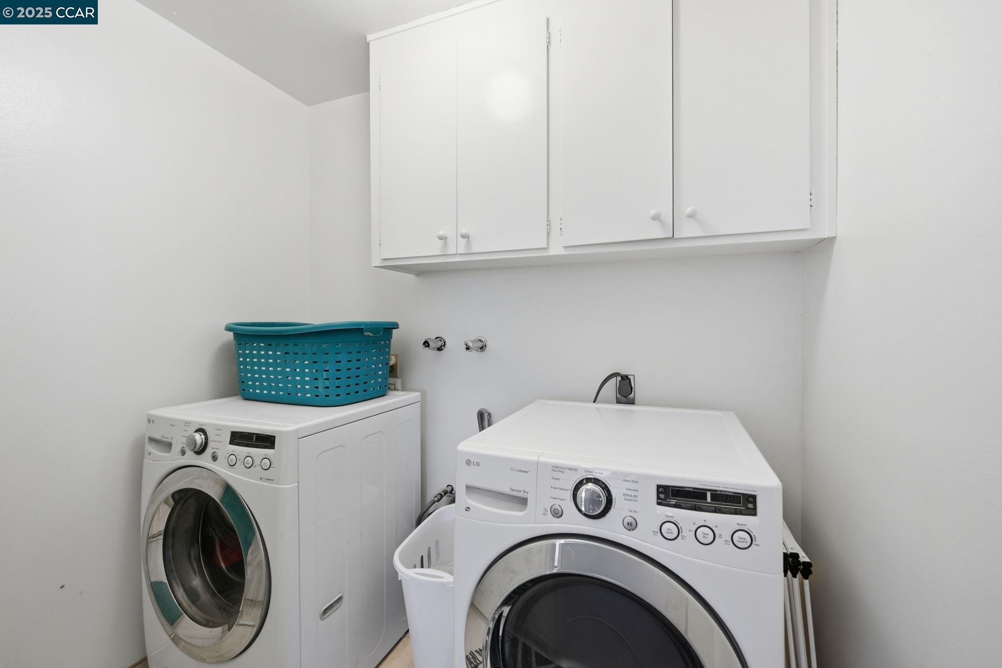 92 Gaywood Place Moraga, CA 94556 - Photo 21 of 52 a utility room with dryer and washer