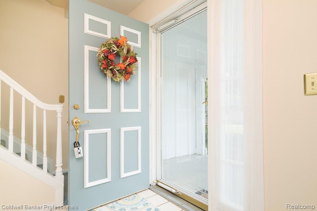1402 North Fairview Lane Rochester, MI 48306 - Photo 5 of 35 1402-Fairview-05.jpg