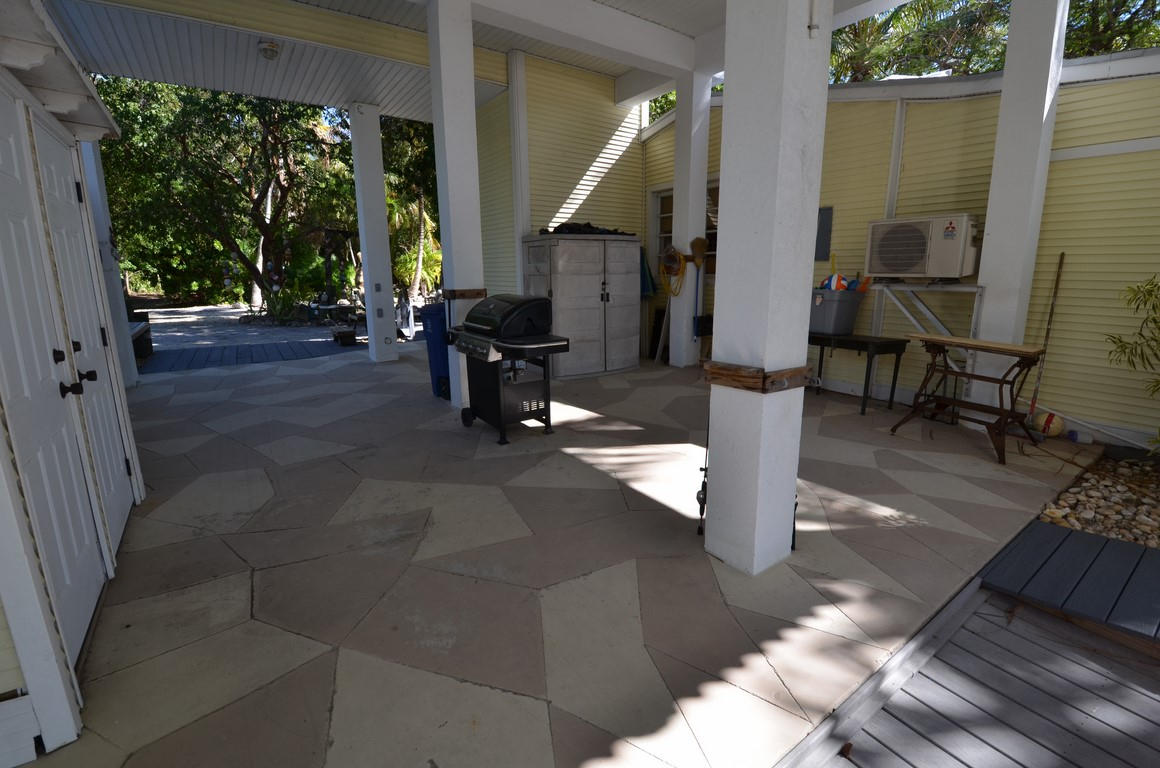 60 Pelican Road Marathon, FL 33050 - Photo 11 of 47 Breezeway