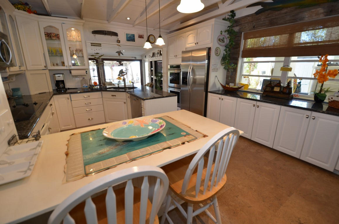 60 Pelican Road Marathon, FL 33050 - Photo 13 of 47 Kitchen (2)