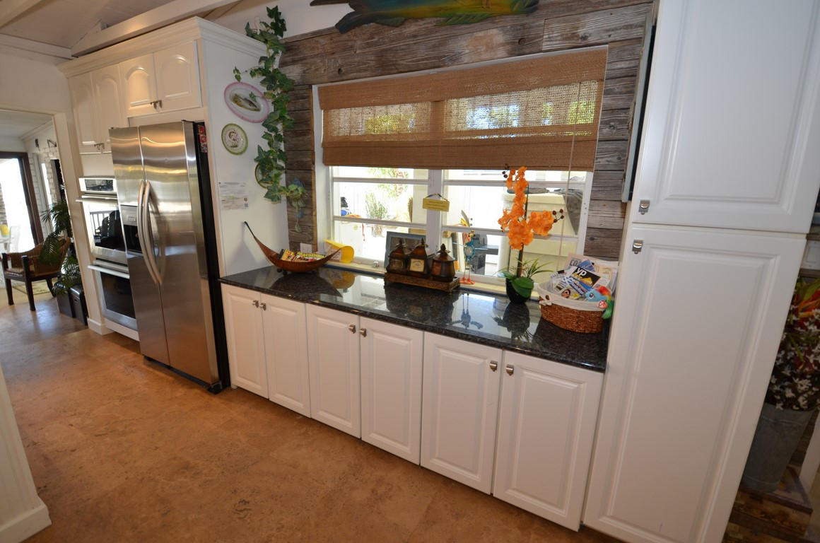 60 Pelican Road Marathon, FL 33050 - Photo 14 of 47 Kitchen (3)