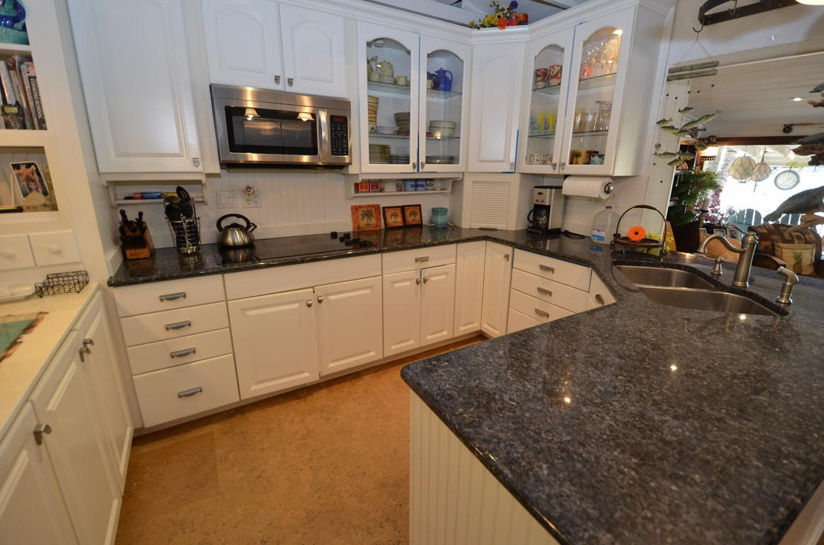60 Pelican Road Marathon, FL 33050 - Photo 15 of 47 Kitchen