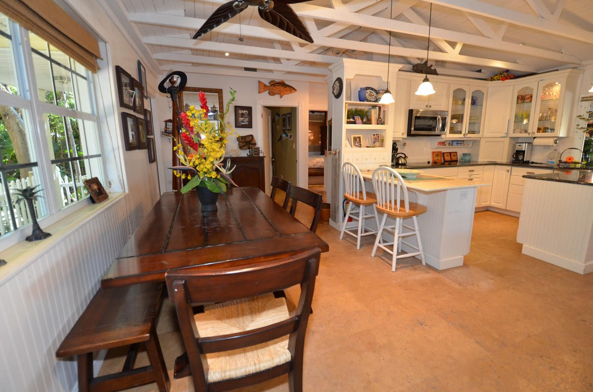60 Pelican Road Marathon, FL 33050 - Photo 16 of 47 Dinning & Kitchen