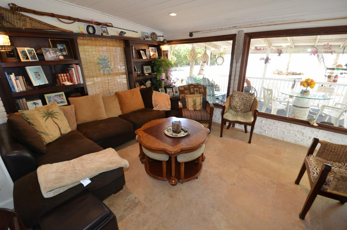 60 Pelican Road Marathon, FL 33050 - Photo 18 of 47 Living Room (2)