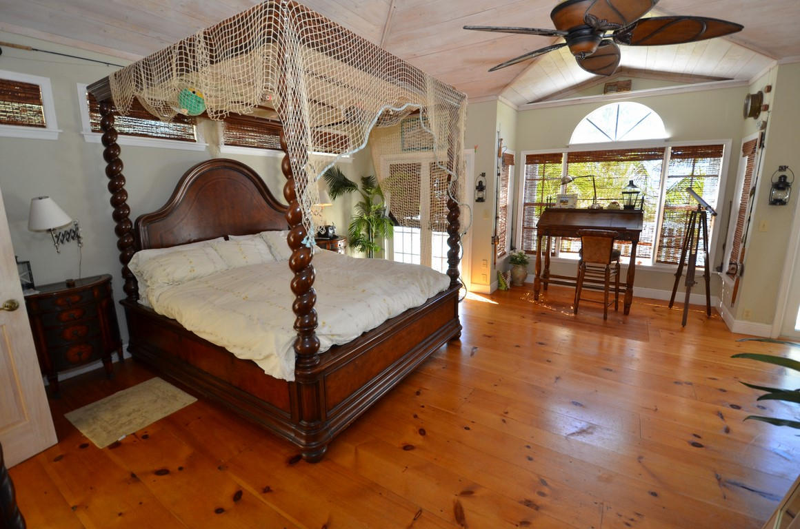 60 Pelican Road Marathon, FL 33050 - Photo 19 of 47 Master Suite (1)