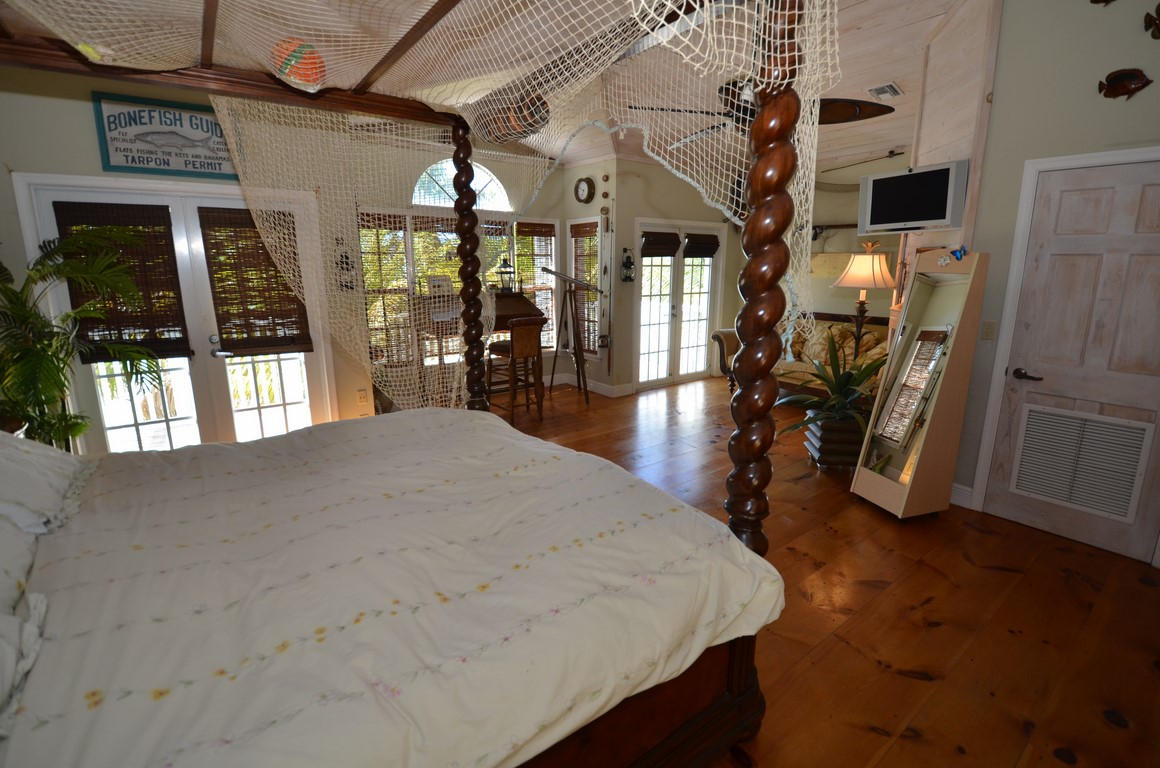 60 Pelican Road Marathon, FL 33050 - Photo 21 of 47 Master Suite (2)