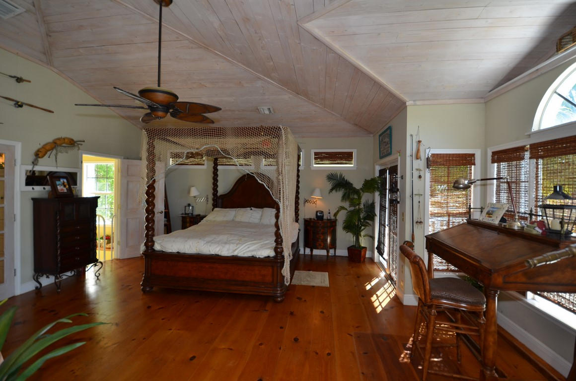 60 Pelican Road Marathon, FL 33050 - Photo 22 of 47 Master Suite (3)