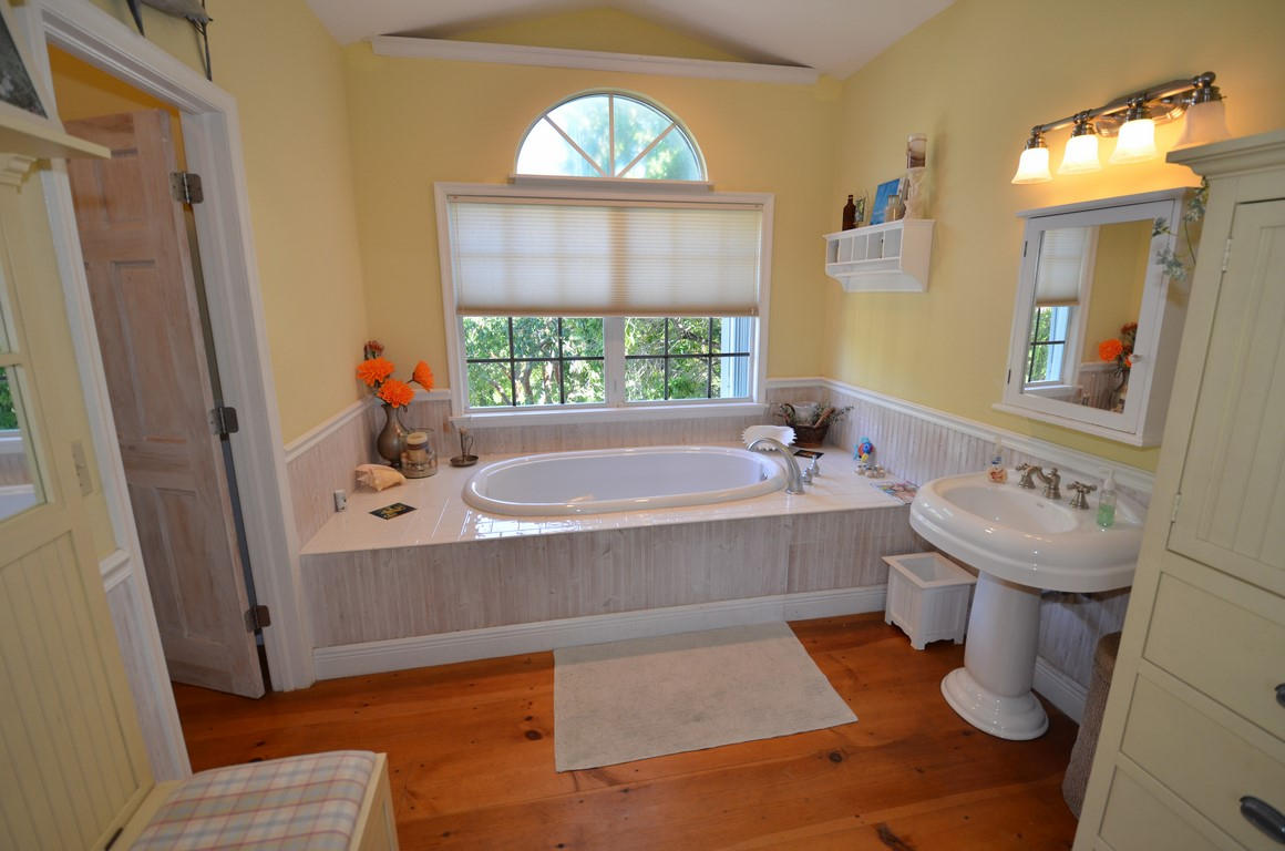 60 Pelican Road Marathon, FL 33050 - Photo 23 of 47 Master Bath (1)