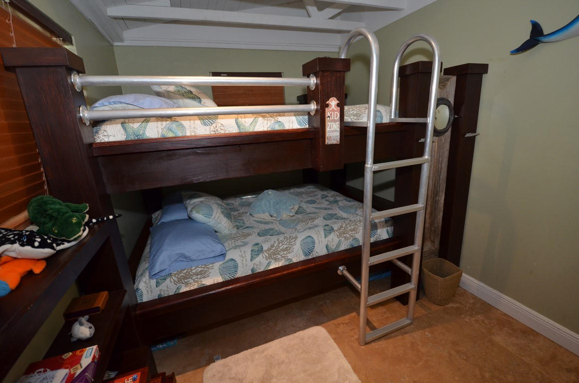 60 Pelican Road Marathon, FL 33050 - Photo 34 of 47 Guest Bunk Room (2)