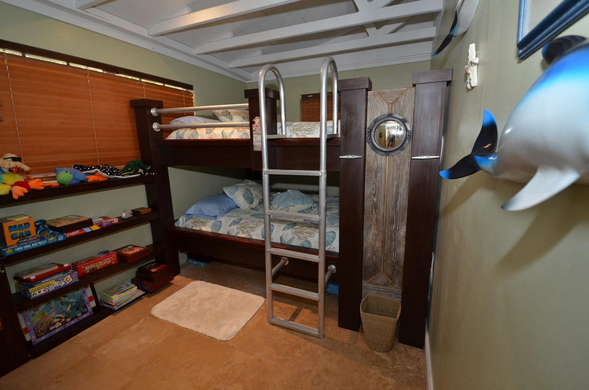 60 Pelican Road Marathon, FL 33050 - Photo 35 of 47 Guest Bunk Room